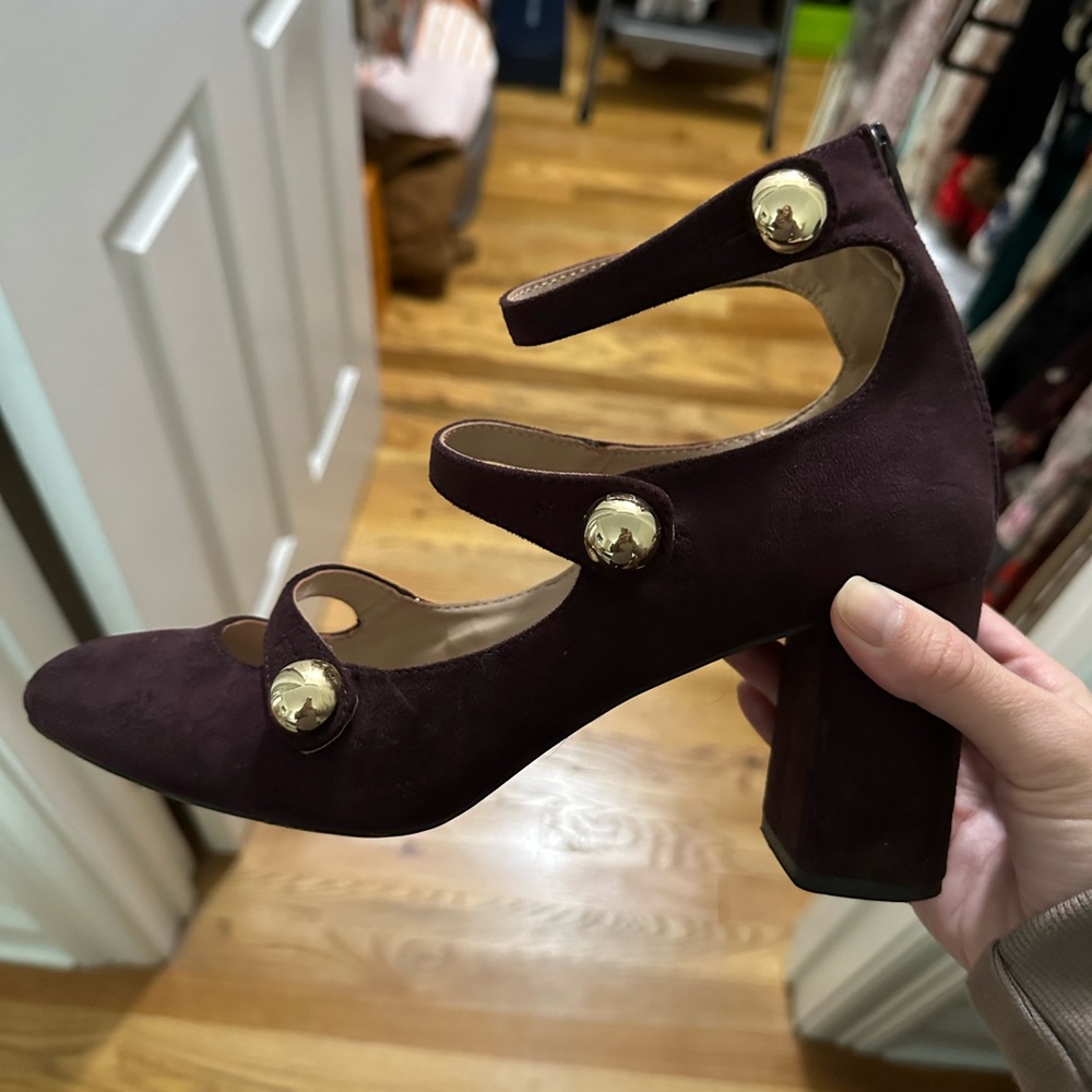 BCBG size 9 suede heels